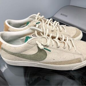 Men Nike Cream and Green Sneakers